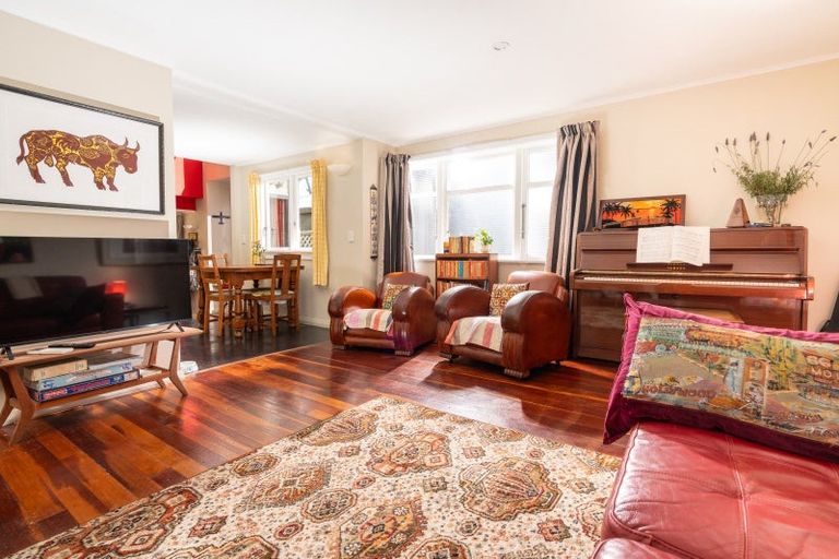 Photo of property in 19 Moir Street, Mount Victoria, Wellington, 6011