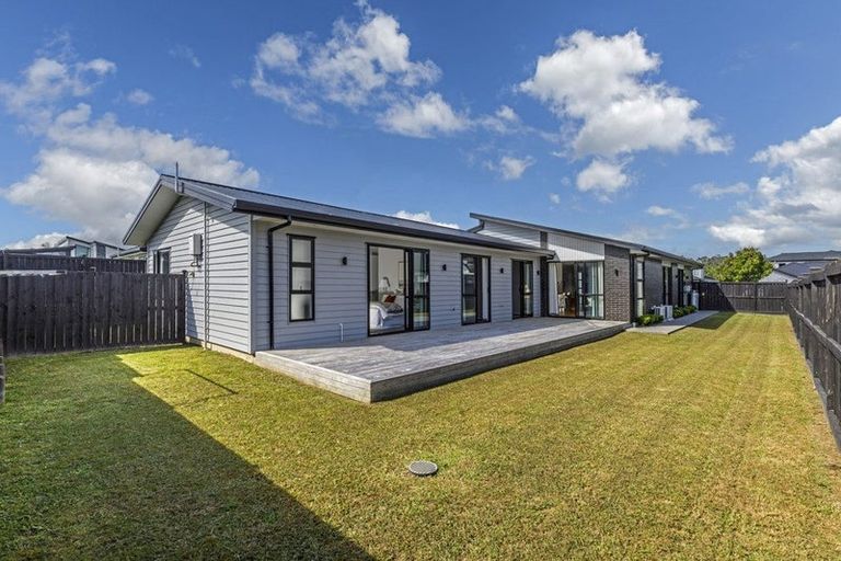 Photo of property in 18 Madden Avenue, Kumeu, 0810