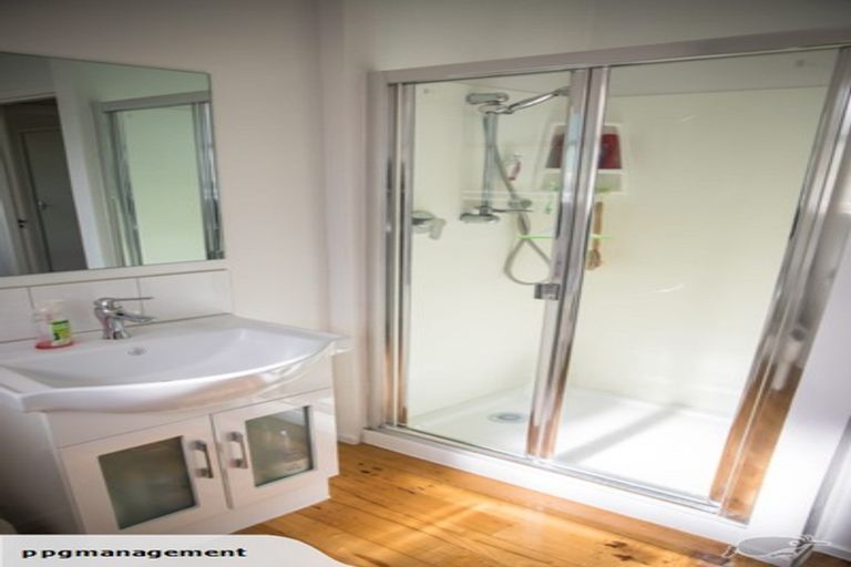 Photo of property in 1/11 Liston Street, Northcote, Auckland, 0627