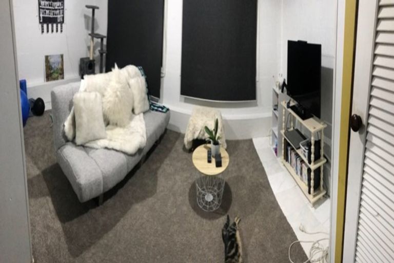 Photo of property in 18 Cheryl Place, Hillcrest, Auckland, 0627