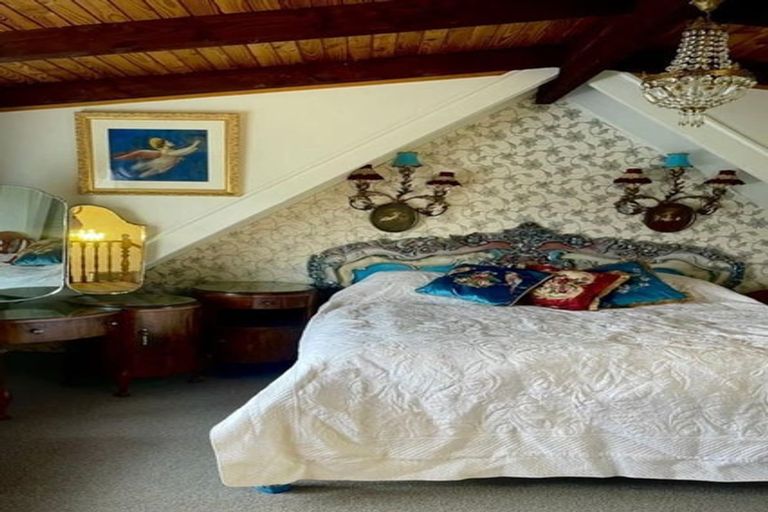 Photo of property in 556 Scenic Drive, Waiatarua, Auckland, 0612