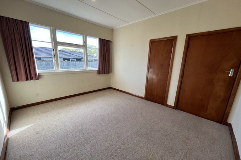 Photo of property in 28 Pahiatua Street, Hokowhitu, Palmerston North, 4410