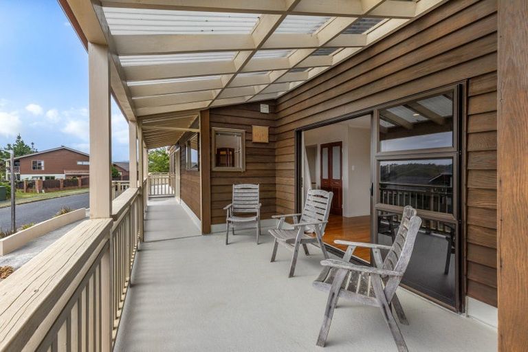 Photo of property in 30 Kinloch Place, Papakowhai, Porirua, 5024