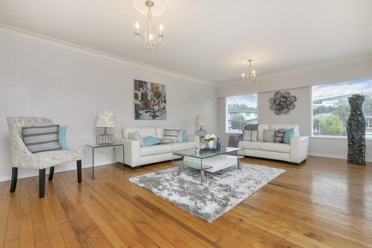 Photo of property in 1 Downing Street, Glenfield, Auckland, 0629