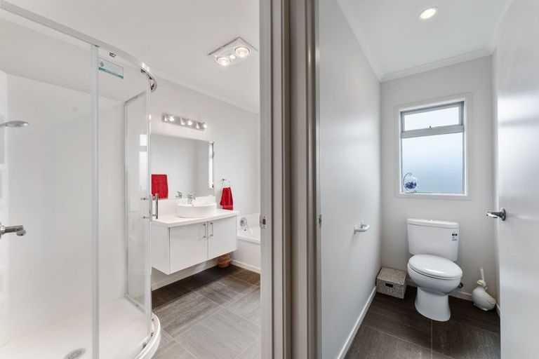 Photo of property in 27a Tukapa Street, Westown, New Plymouth, 4310