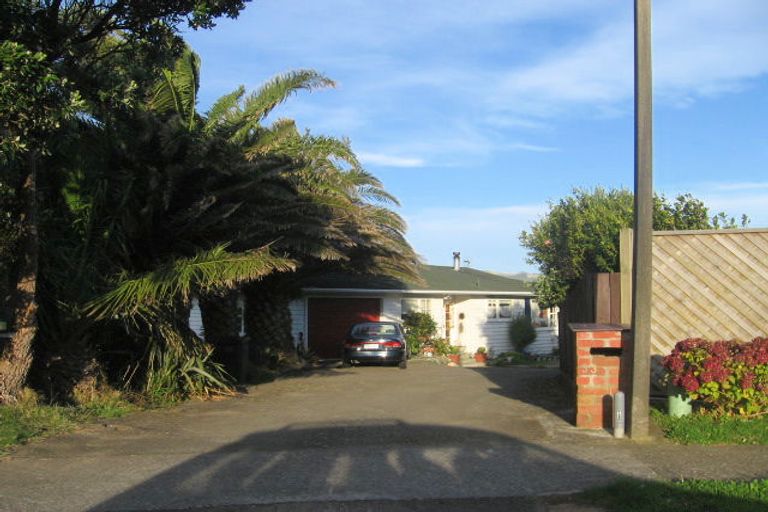 Photo of property in 33 Forth Place, Papakowhai, Porirua, 5024