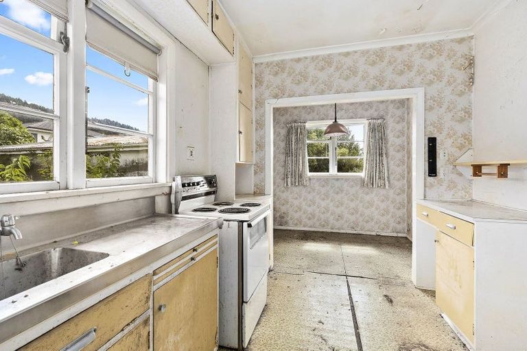 Photo of property in 19 Beauchamp Street, Tawa, Wellington, 5028