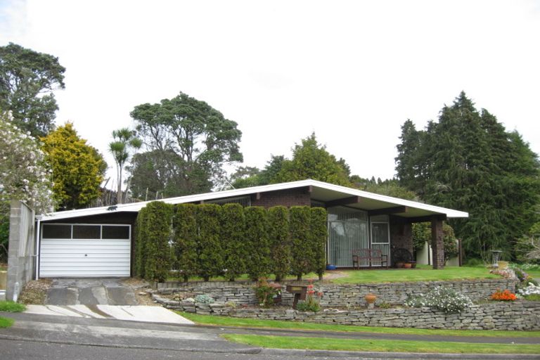 Photo of property in 2 Lombardy Place, Whalers Gate, New Plymouth, 4310