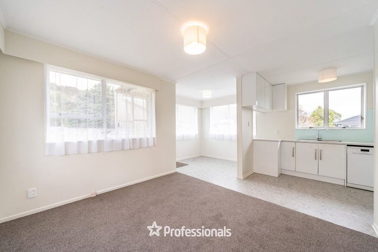 Photo of property in 15b Pencarrow Crescent, Wainuiomata, Lower Hutt, 5014