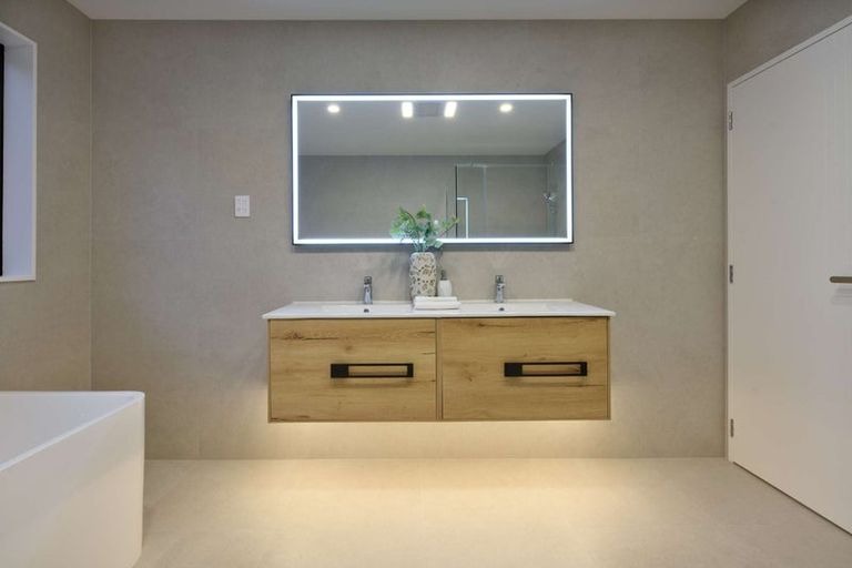 Photo of property in 39 Pacific Heights Road, Orewa, 0931