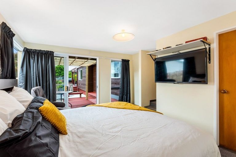 Photo of property in 17 Zeala Grove, Stokes Valley, Lower Hutt, 5019