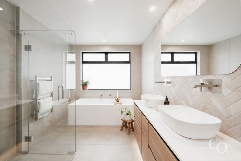 Photo of property in 42 Te Auhi Way, Welcome Bay, Tauranga, 3112