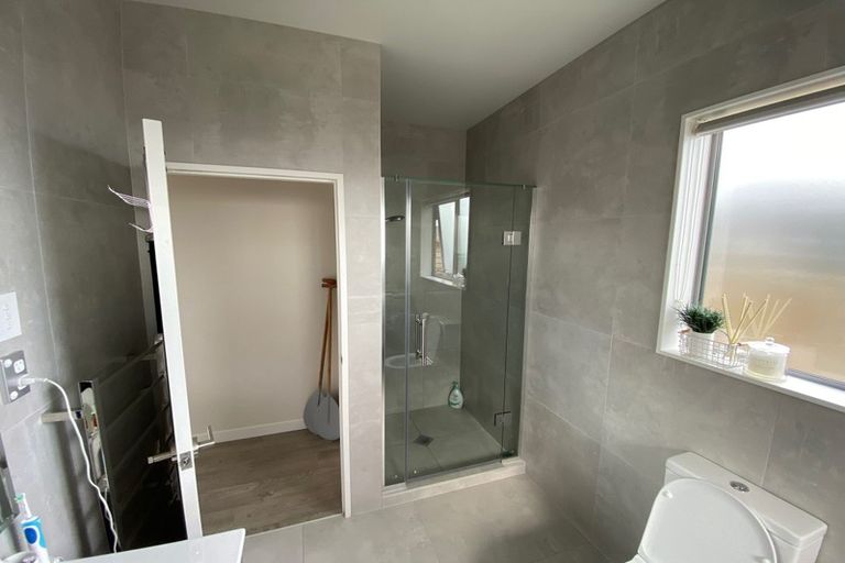 Photo of property in 18 Gilbransen Road, Kumeu, 0810