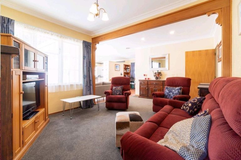 Photo of property in 6 Hinau Street, Tawa, Wellington, 5028