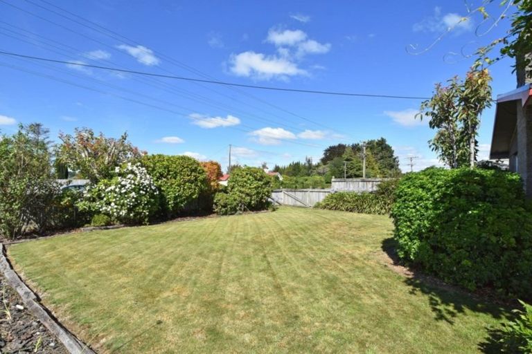 Photo of property in 70 Seaward Road, Edendale, 9825