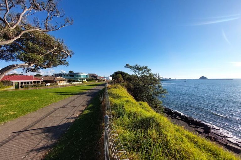 Photo of property in 2 Kawaroa Lane, New Plymouth, 4310