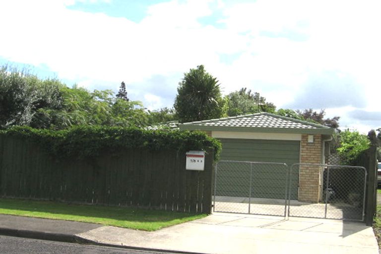 Photo of property in 1/8 Enderby Drive, Te Atatu Peninsula, Auckland, 0610