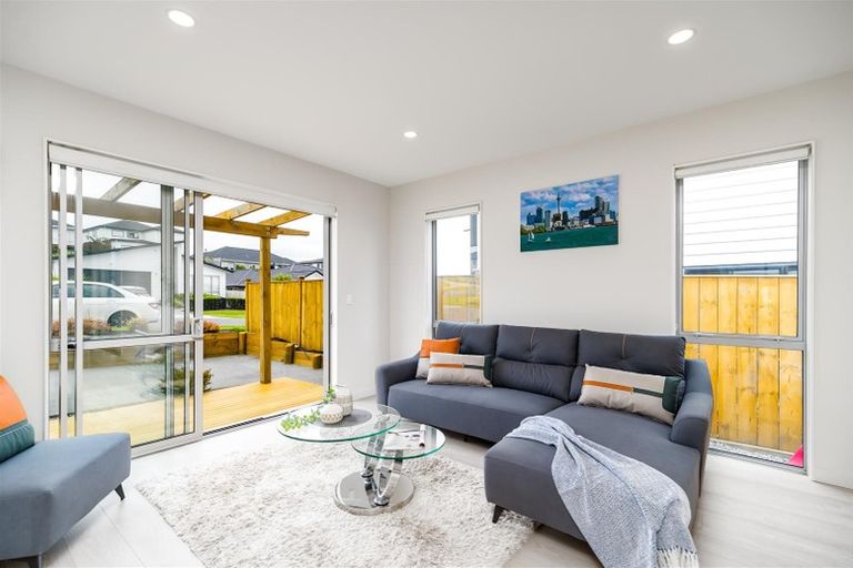 Photo of property in 106 Colonial Drive, Silverdale, 0932