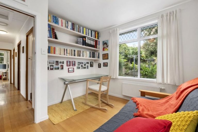 Photo of property in 89 Taylor Terrace, Tawa, Wellington, 5028