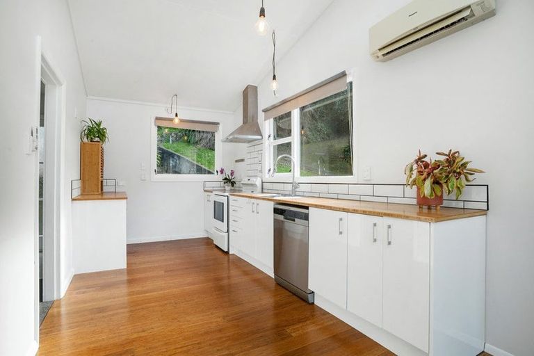 Photo of property in 6d Rewa Terrace, Tawa, Wellington, 5028