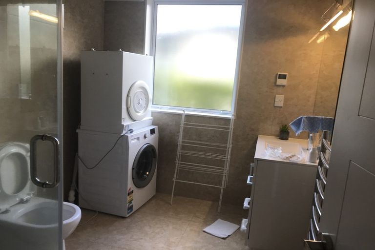 Photo of property in 76 Harrowglen Drive, Northcross, Auckland, 0630