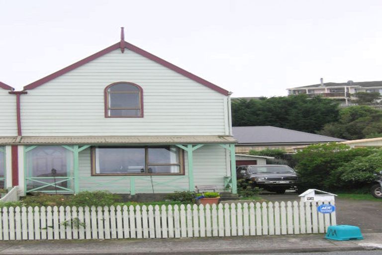 Photo of property in 7b Ladbrooke Drive, Newlands, Wellington, 6037