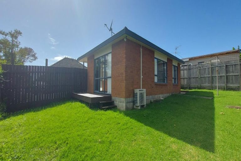 Photo of property in 1/10 Netherlands Avenue, Kelston, Auckland, 0602