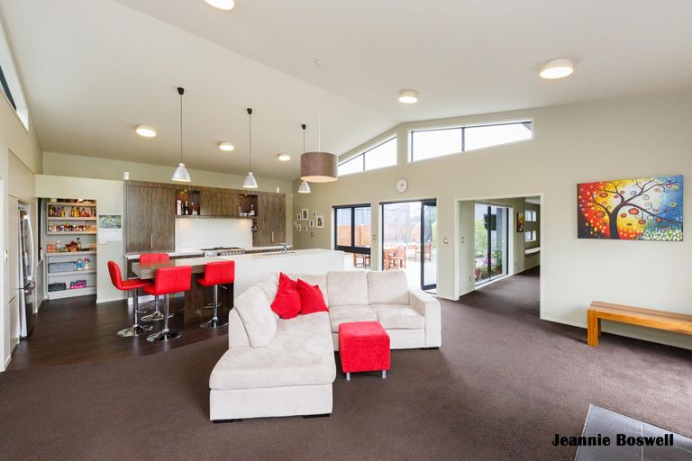 Photo of property in 5/454 Stoney Creek Road, Kelvin Grove, Palmerston North, 4470