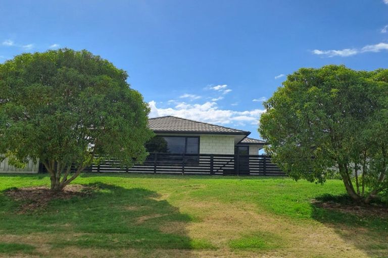 Photo of property in 15 Ponga Place, Papamoa Beach, Papamoa, 3118