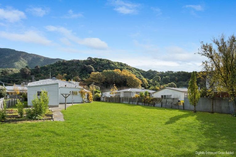 Photo of property in 6 Durham Street, Picton, 7220