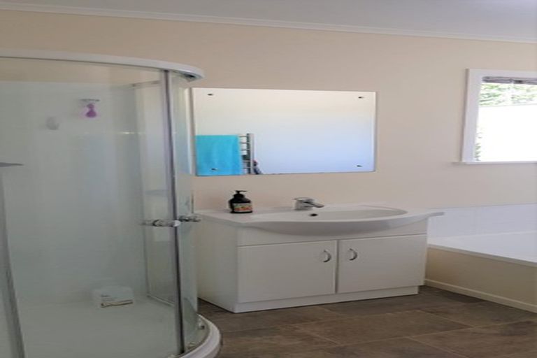 Photo of property in 18 Tonkin Drive, Sunnynook, Auckland, 0620