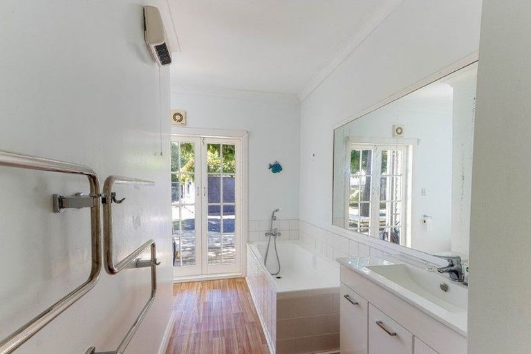 Photo of property in 16 Grey Street, College Estate, Whanganui, 4500