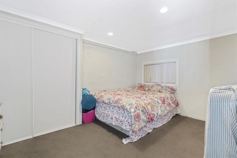 Photo of property in 41 Royal Road, Massey, Auckland, 0614