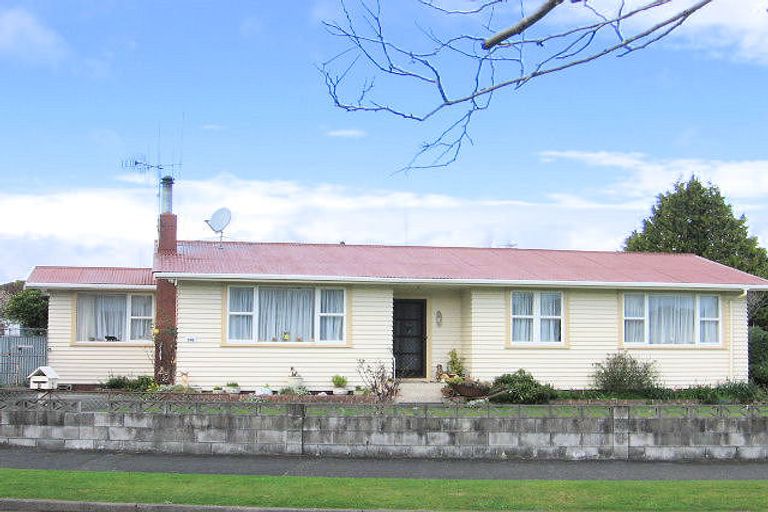 Photo of property in 2 Croxley Place, Terrace End, Palmerston North, 4410