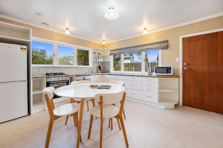 Photo of property in 27 Robinson Avenue, Holdens Bay, Rotorua, 3010