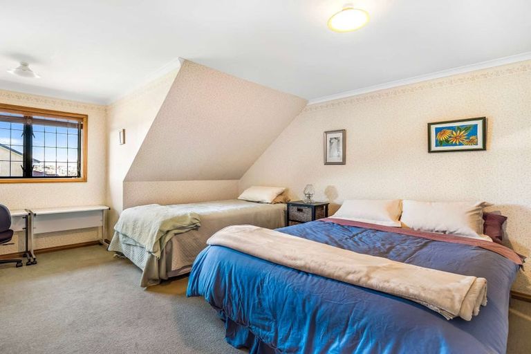 Photo of property in 43 Kilkenny Place, Fitzherbert, Palmerston North, 4410