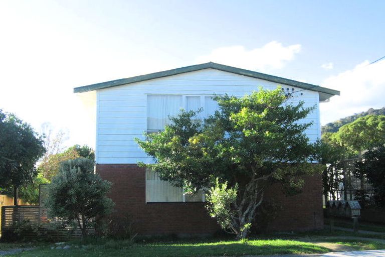 Photo of property in 14a Miro Street, Eastbourne, Lower Hutt, 5013