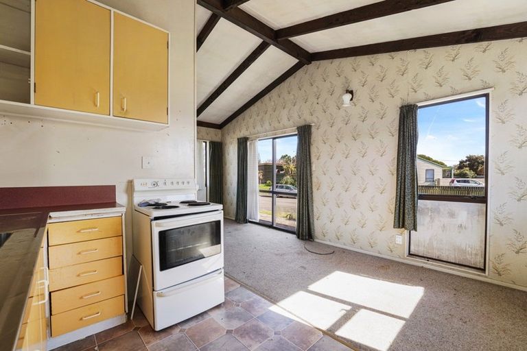 Photo of property in 42 Norfolk Crescent, Otaki Beach, Otaki, 5512