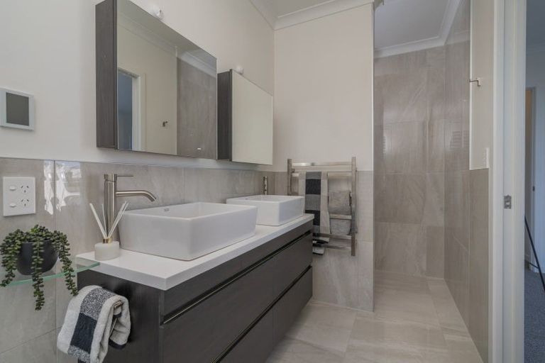 Photo of property in 35 Awatea Drive, Whitianga, 3510