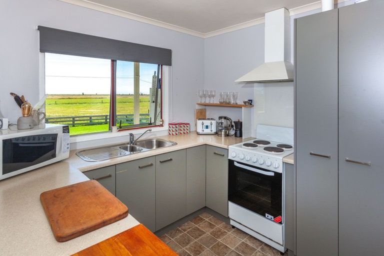 Photo of property in 589 East Coast Road, Browns Bay, Auckland, 0632