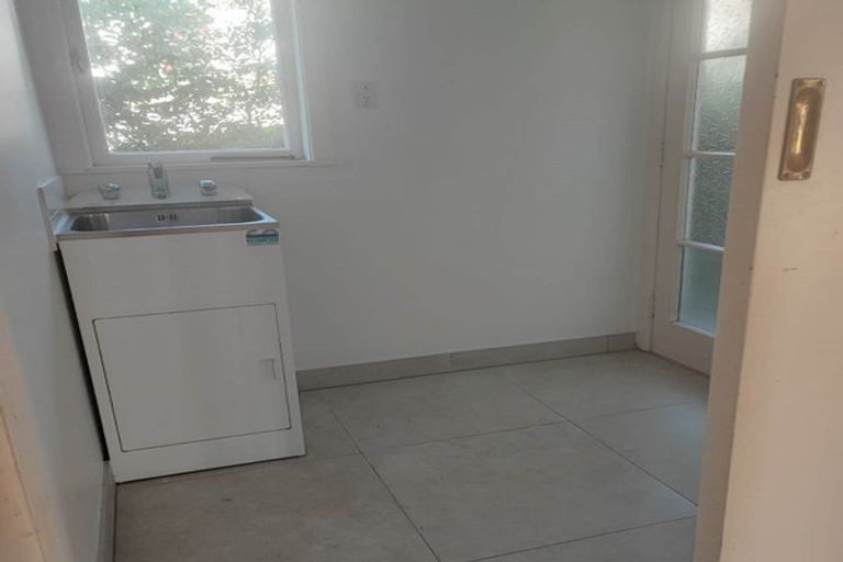 Photo of property in 37 Shoreham Street, Avondale, Auckland, 0600