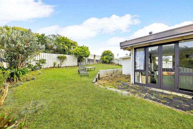 Photo of property in 2/14 Kenderdine Road, Papatoetoe, Auckland, 2025