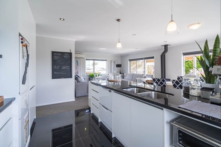 Photo of property in 120 Main Road, Waikanae, 5036