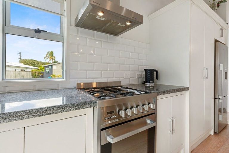 Photo of property in 15 Lennon Way, Papamoa Beach, Papamoa, 3118