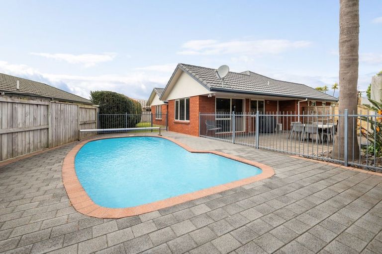 Photo of property in 63 Waiwherowhero Drive, St Andrews, Hamilton, 3200