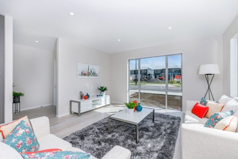 Photo of property in 14 Ropere Street, Kumeu, 0810