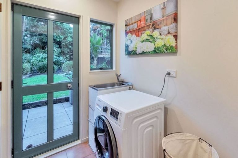 Photo of property in 12 Waipuia Place, Greenhithe, Auckland, 0632