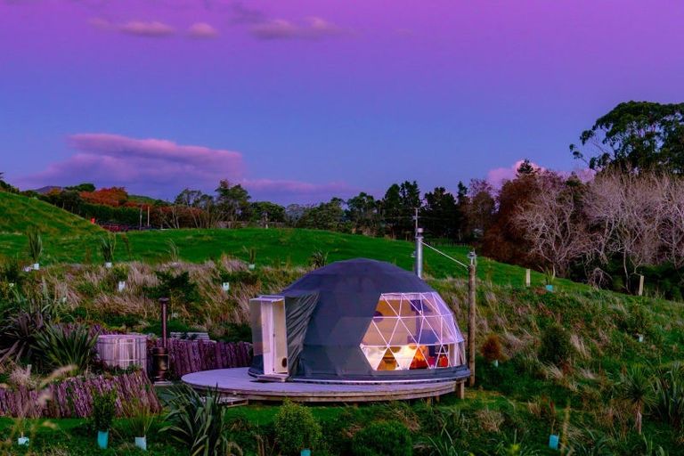 Photo of property in 456 Barrett Road, Omata, New Plymouth, 4374