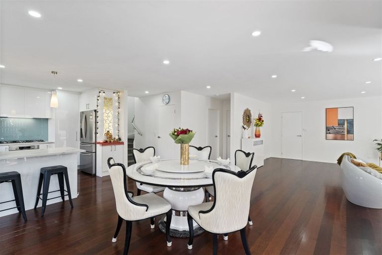 Photo of property in 7a Halcombe Place, Green Bay, Auckland, 0604