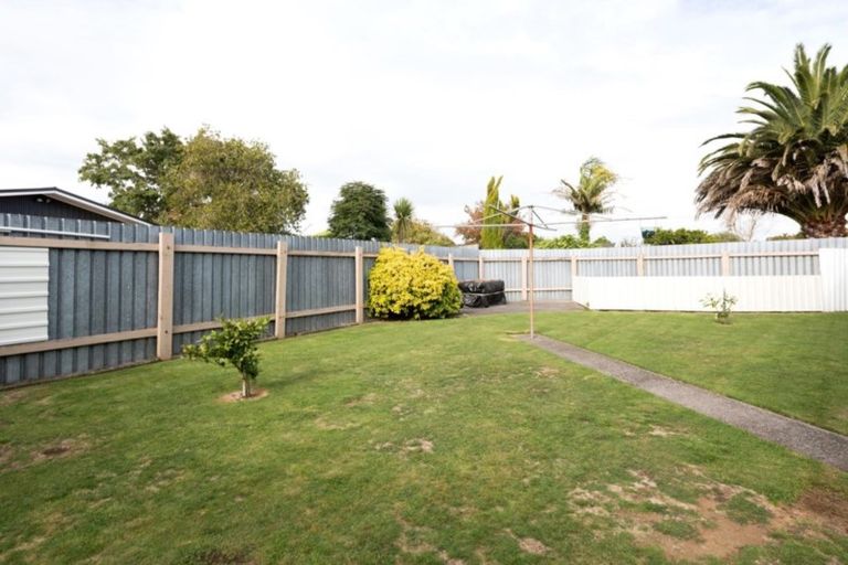 Photo of property in 11 Julian Place, Westown, New Plymouth, 4310